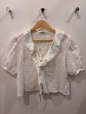 Aritzia little moon Women's White Ruffled Tie-Front Blouse